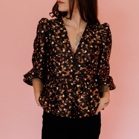 Baum Und Pferdgarten Tops - Baum und Pferdgarten Mallow blouse in the Cheetah Garden print